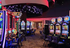 Live Casino ဒိုင်အစစ်နှင့် Baccarat, Roulette ကစားနည်းများ